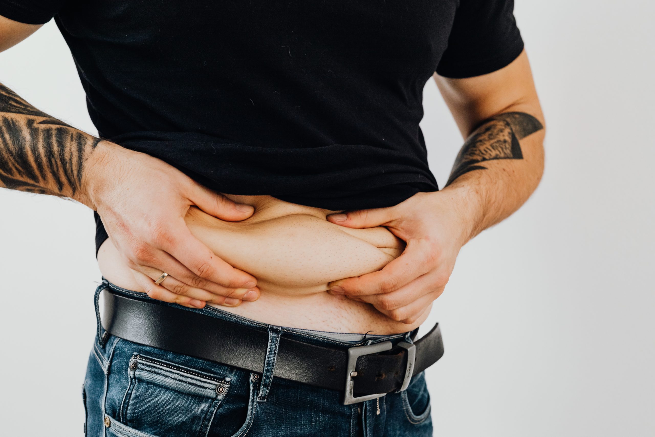 La graisse du abdominale est plus qu'une nuisance elle est très nocive. De plus cela vois sur vos vêtement. Ce type de graisse, appelée graisse viscérale ou même poignées d'amour est un facteur de risque majeur pour le diabète de type 2, les maladies cardiaques et d'autres maladies.