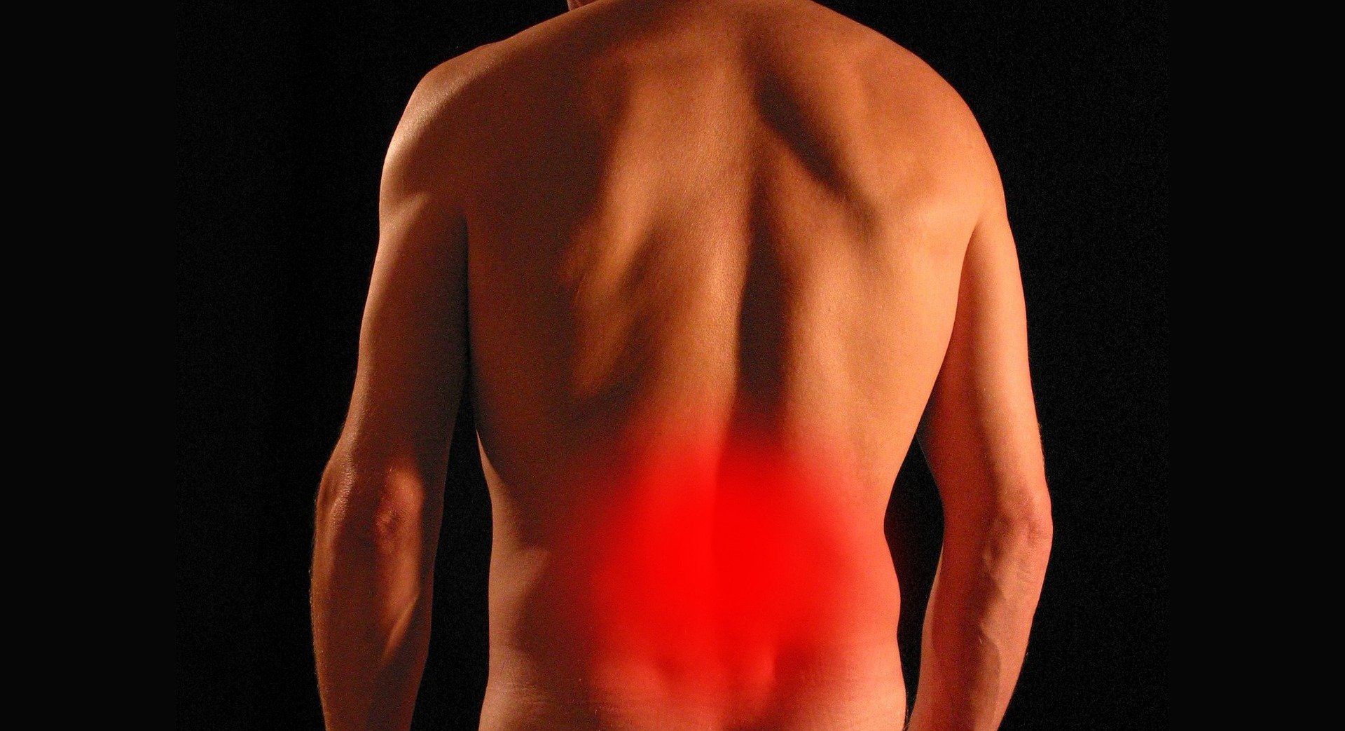 Peu connu mais pourtant bien existant la « lombarthrose» est le nom donné aux élancements et aux pincements parfois aigus ressentis dans le bas du dos pouvant endolorir la fesse, la cuisse et la jambe