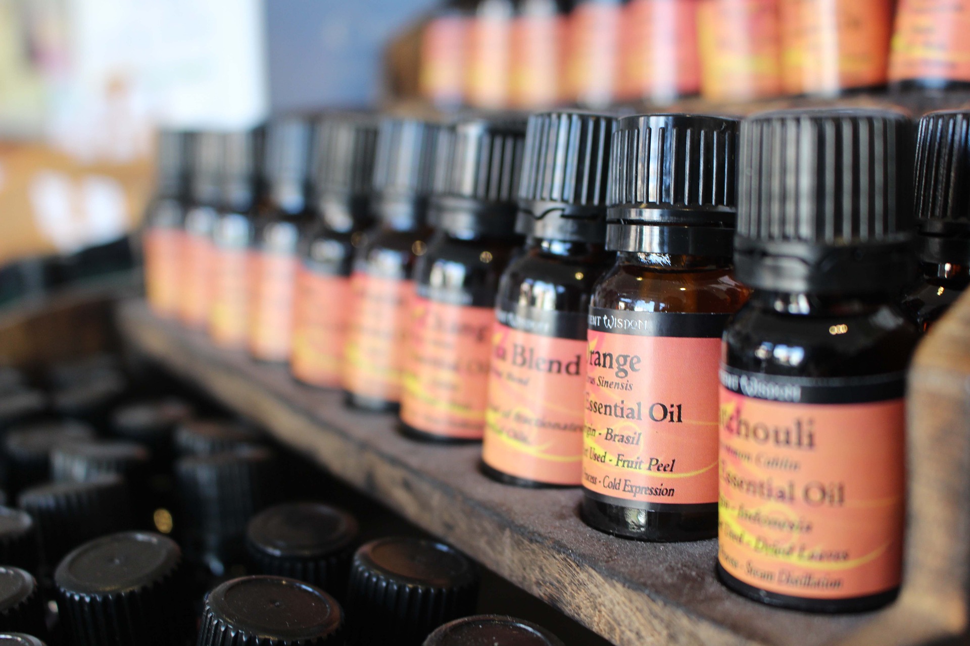 L'aromathérapie est un traitement de guérison holistique qui utilise des extraits de plantes naturelles pour promouvoir la santé et le bien-être.