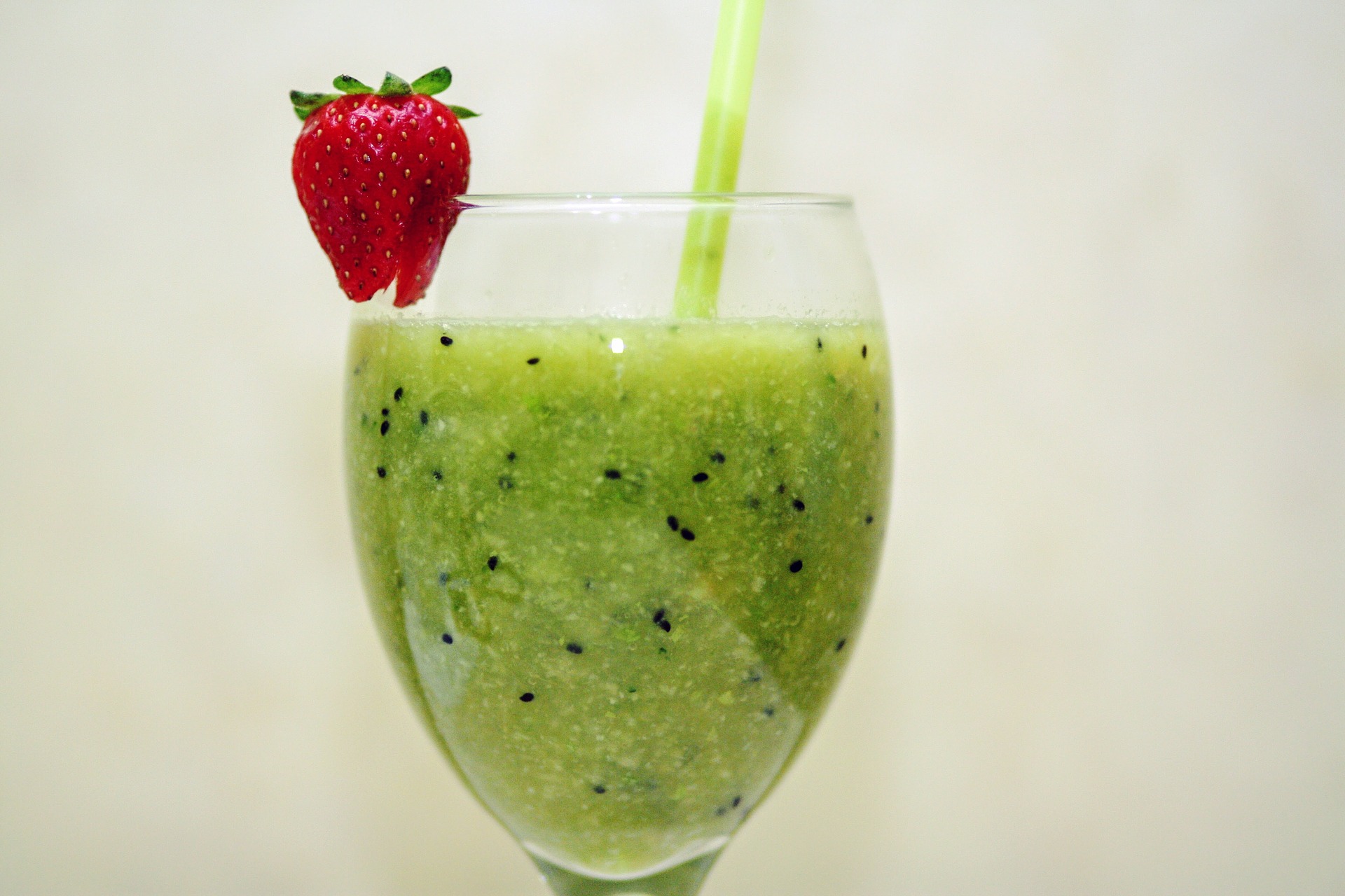 Les fraises et les kiwis sont d'autres options saines à inclure dans une boisson contenant de la vitamine C.