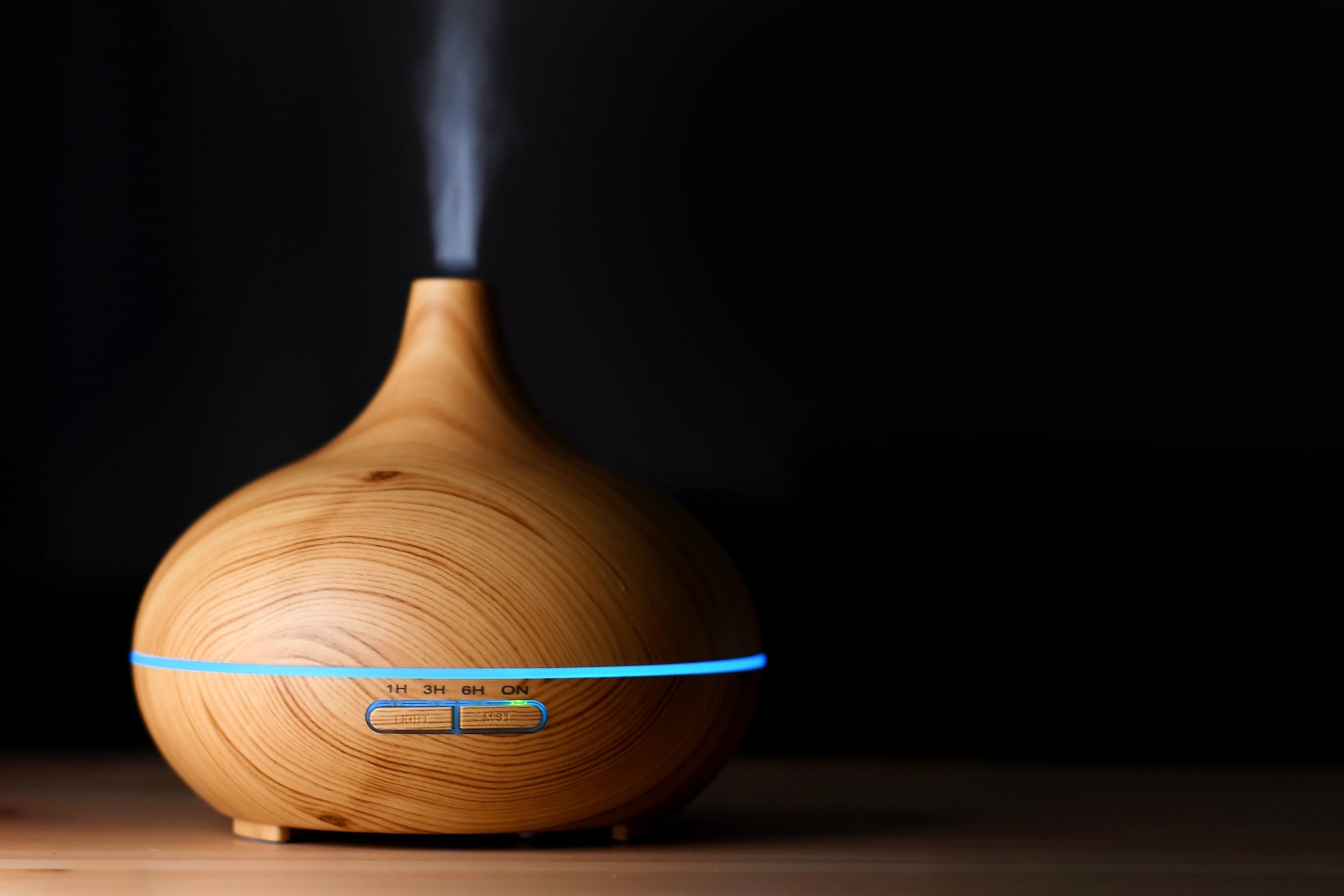 Les huiles essentielles inhalées, en tant qu'aromathérapie, ont des effets mesurables sur le corps et l'esprit humains