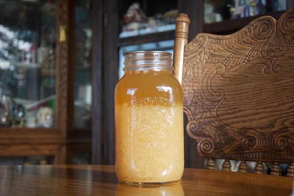 Grains de Kefir d'eau en cours de fermentation